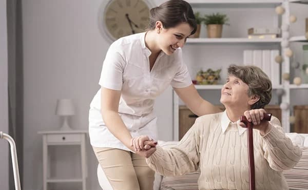 Intervenante à domicile d'un organisme de services à la personne